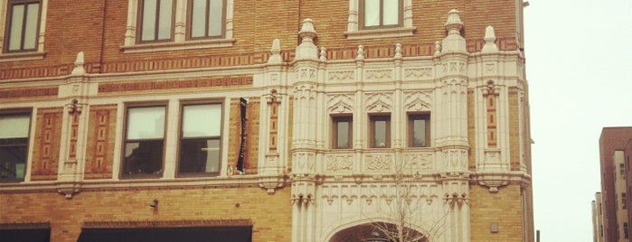 Aveda Institute Minneapolis is one of Orte, die Sarah gefallen.