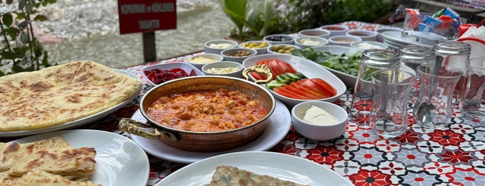 Muhtarın Yeri Çakırlar is one of Antalya yeme.