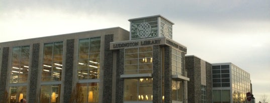 Ludington Library is one of Lugares favoritos de Joshua.