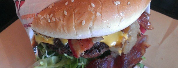 The Habit Burger Grill is one of สถานที่ที่บันทึกไว้ของ Chuck.