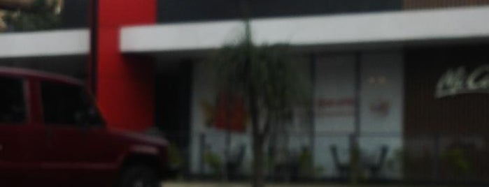 McDonald's is one of Tempat yang Disukai Hendra.