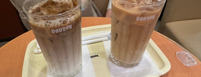 Doutor Coffee Shop is one of Smoking is allowed 01.