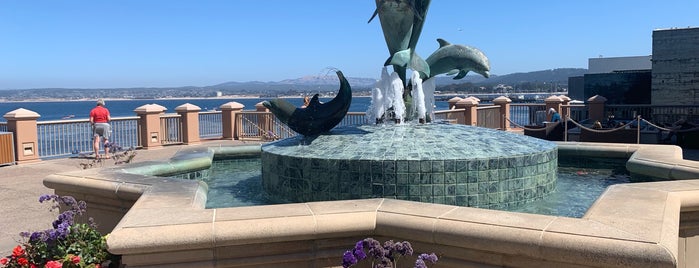 Dolphin Fountain is one of Agu : понравившиеся места.