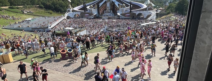 Restaurant Mainstage is one of Tomorrowland.