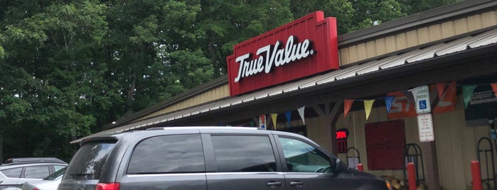 Luhrs True Value Hardware is one of สถานที่ที่ Marcia ถูกใจ.