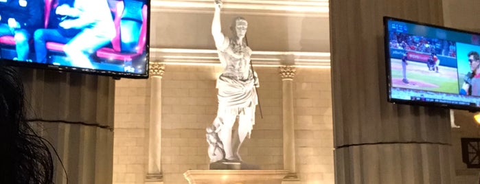 Caesars Temple Tower is one of Lieux qui ont plu à Jerry.