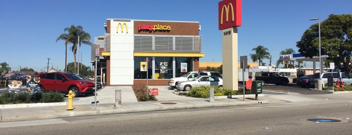 McDonald's is one of สถานที่ที่ Alberto J S ถูกใจ.