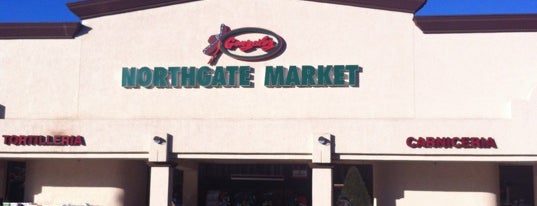 Northgate Gonzalez Markets is one of Julio'nun Beğendiği Mekanlar.