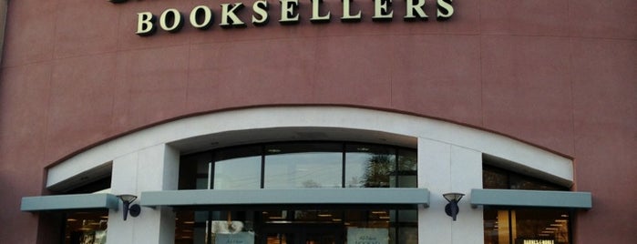 Barnes & Noble is one of Melissa : понравившиеся места.