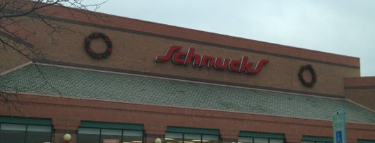 Schnucks is one of สถานที่ที่ Julie ถูกใจ.