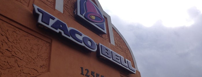 Taco Bell is one of Lizzieさんのお気に入りスポット.