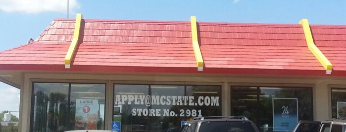 McDonald's is one of Tempat yang Disukai Alan.