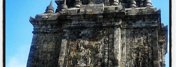 Candi Mendut (Mendut Temple) is one of Vihara/Temple in Indonesia.