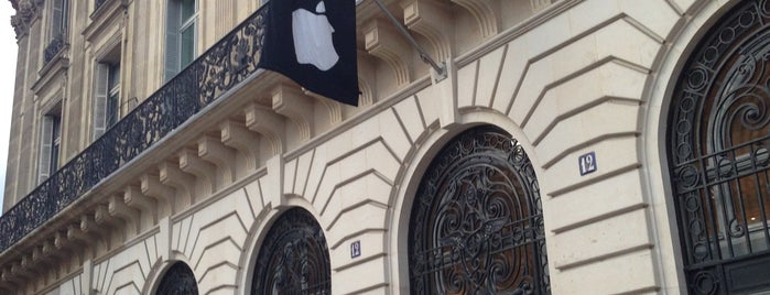 Apple Opéra is one of Paris.