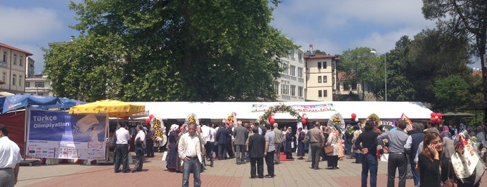 Cumhuriyet Meydanı is one of Lieux qui ont plu à Elif.