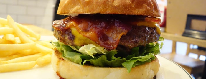 CRUZ BURGERS is one of Burger Joint in Japan ★★★★☆.
