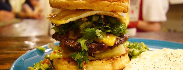 Whoopi Gold Burger is one of Burger Joint in Japan ★★★★☆.