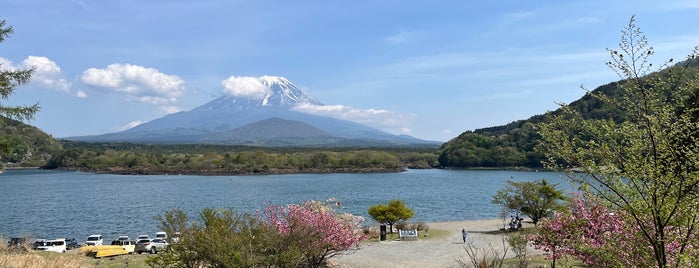 Lake Shoji-ko is one of religion.