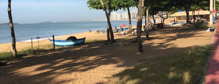 Calçadão da Praia de Itapoã is one of Lugares.