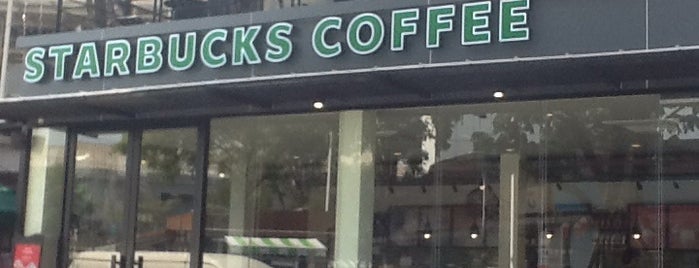 Starbucks is one of Locais curtidos por Yodpha.