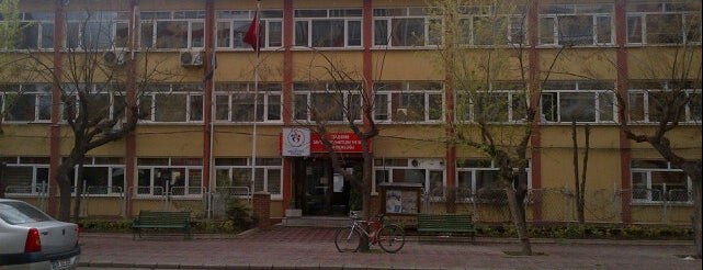 Gençlik Hizmetleri ve Spor İl Müdürlüğü is one of Gespeicherte Orte von Tolga.