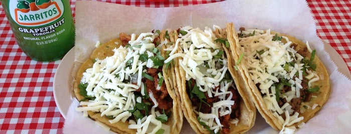 Tacos El Cunado is one of สถานที่ที่บันทึกไว้ของ Steve.