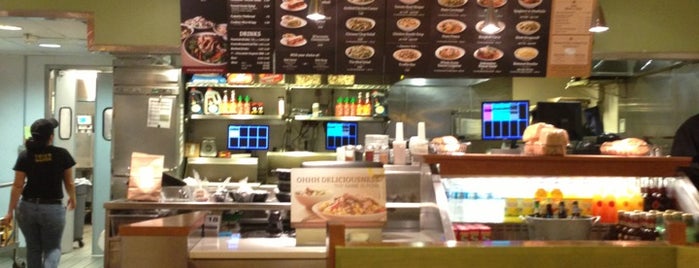 Noodles & Company is one of Tempat yang Disukai Erin.