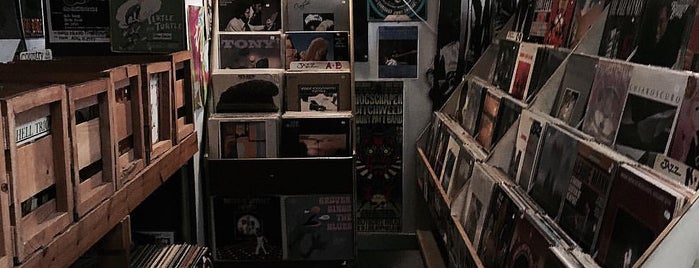 Mole’s Record Exchange is one of Lieux sauvegardés par Zak.