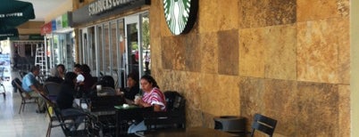 Starbucks is one of สถานที่ที่ Elizabc ถูกใจ.