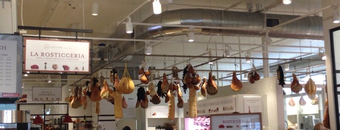 Eataly is one of Chicago: Ultimate Tourist Guide.