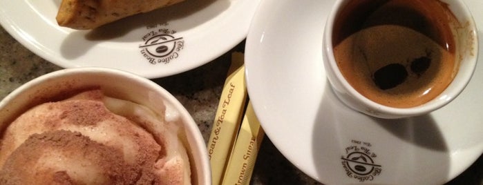 The Coffee Bean & Tea Leaf is one of Alexanderさんのお気に入りスポット.