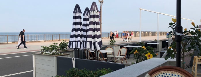 Rooney's Oceanfront Restaurant is one of Gespeicherte Orte von Nina.