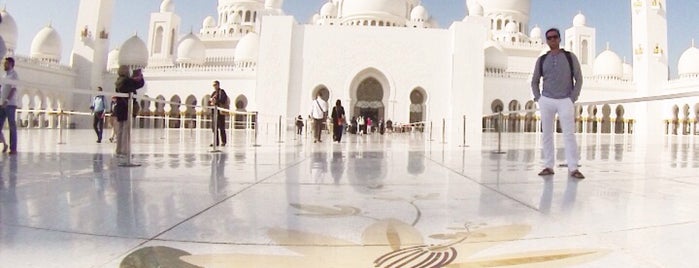 Jumeirah Mosque مسجد جميرا الكبير is one of Orte, die Carol gefallen.
