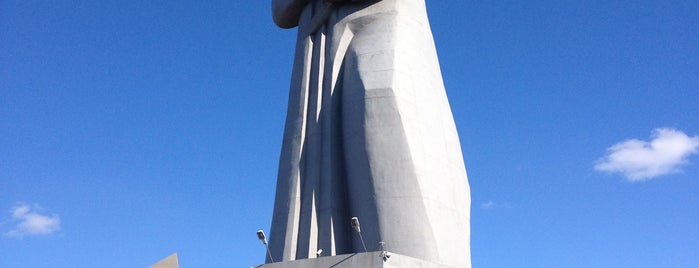 Мемориал «Защитникам Советского Заполярья в годы Великой Отечественной войны» («Алёша») is one of Murmansk.