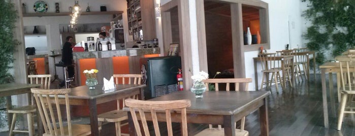 Brasiléa Café Bar is one of สถานที่ที่ Elis ถูกใจ.