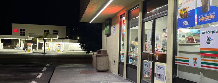 7-Eleven is one of Stephaneさんのお気に入りスポット.