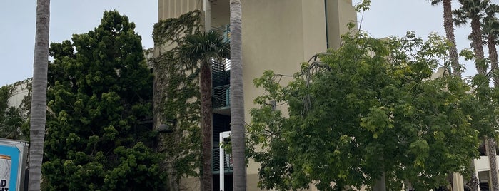 Downtown Parking Structure is one of Locais curtidos por Christopher.