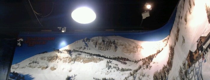 Ski Barn is one of สถานที่ที่ Cynthia ถูกใจ.