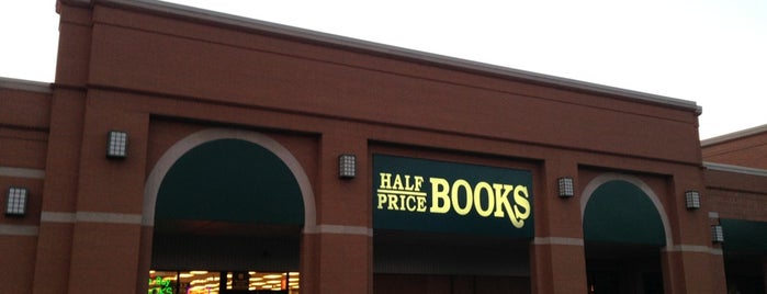 Half Price Books is one of Orte, die David gefallen.