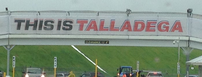 Talladega Superspeedway is one of Best Nascar Race Car Tracks.