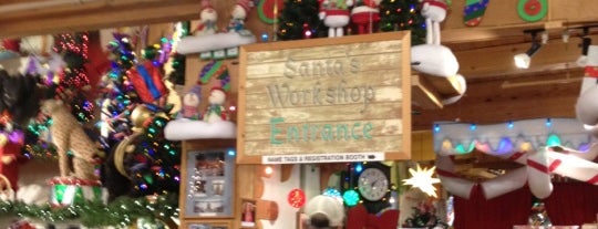 Bronners Christmas Shop is one of Michigan.