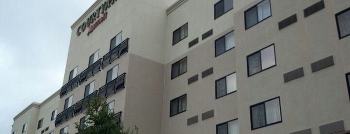 Courtyard By Marriott - San Antonio Six Flags at the RIM is one of Locais curtidos por Anitha.