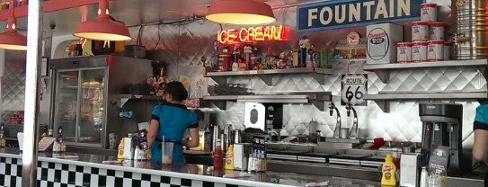 Route 66 Malt Shop is one of Chicago & Road 66 - To Do.
