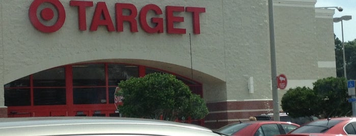 Target is one of สถานที่ที่ Larissa ถูกใจ.