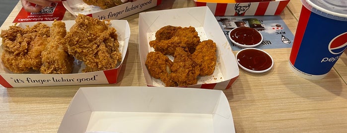 KFC is one of Locais curtidos por Yodpha.