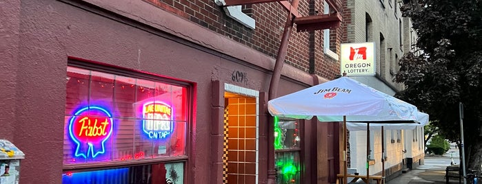 Gil's Speakeasy Tavern is one of Portland Hotspots.