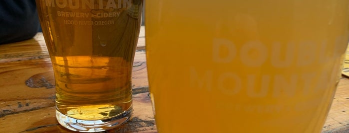 Double Mountain Brewery & Taproom is one of Mark'ın Beğendiği Mekanlar.