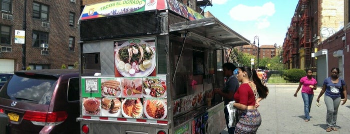 Tacos El Dorado is one of สถานที่ที่บันทึกไว้ของ Kimmie.