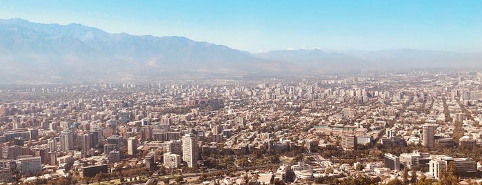 Parque Metropolitano de Santiago is one of Sebastian'ın Beğendiği Mekanlar.