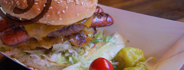 Hinano Cafe is one of These are the 5 best burgers in LA.